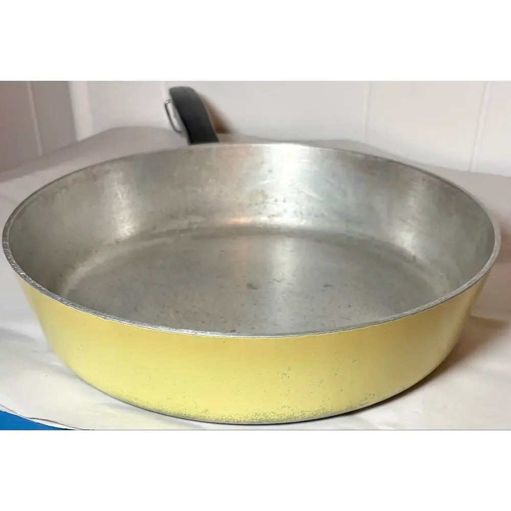 Vintage Club Aluminum 11.5-inch chicken fryer skillet Harvest Gold